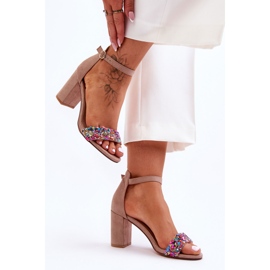 Muodikkaat korkokengät sandaalit koristeellisilla kivillä beige Love Me 1