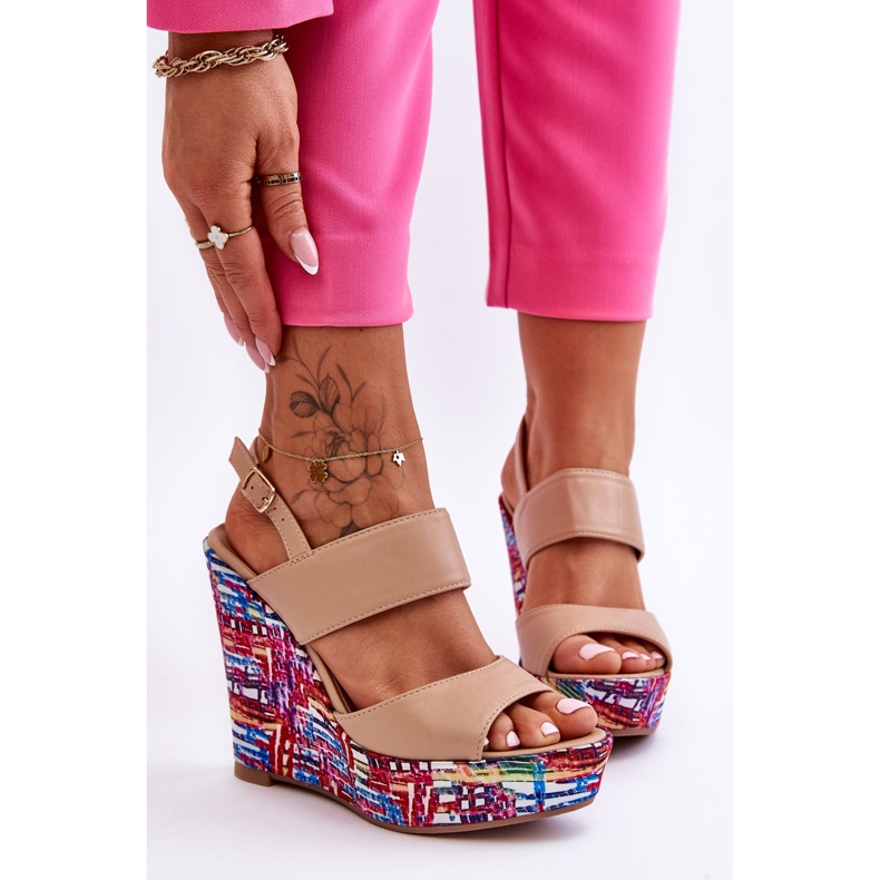 Calderia naisten wedge sandaalit beige 1