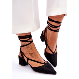 Mustat Carlotte solmitut matalakorkoiset pumput 4