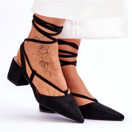 Mustat Carlotte solmitut matalakorkoiset pumput 6