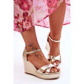 Klassiset nahkaiset kiila sandaalit Golden Givana kultainen 1