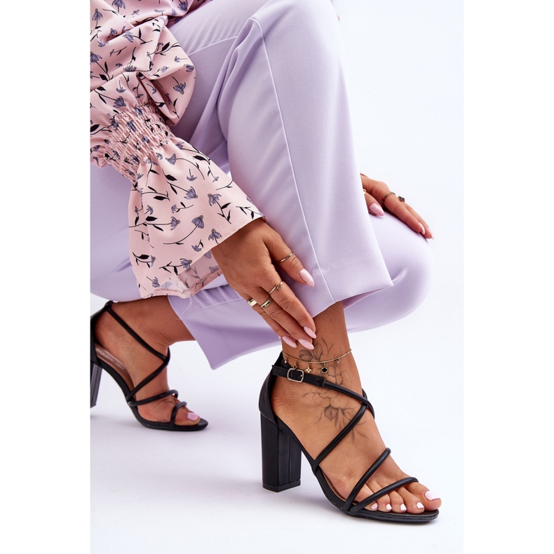 Nahkasandaalit kantapäässä raidoilla Musta La Meria 2