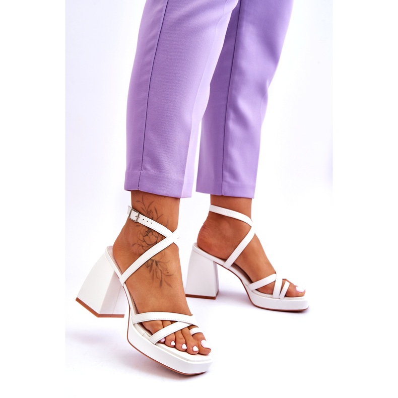 Muodikkaat White Secret Rose -korkokengät ja -sandaalit valkoinen 2