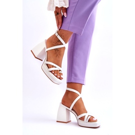 Muodikkaat White Secret Rose -korkokengät ja -sandaalit valkoinen 3