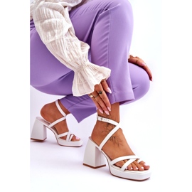 Muodikkaat White Secret Rose -korkokengät ja -sandaalit valkoinen 4