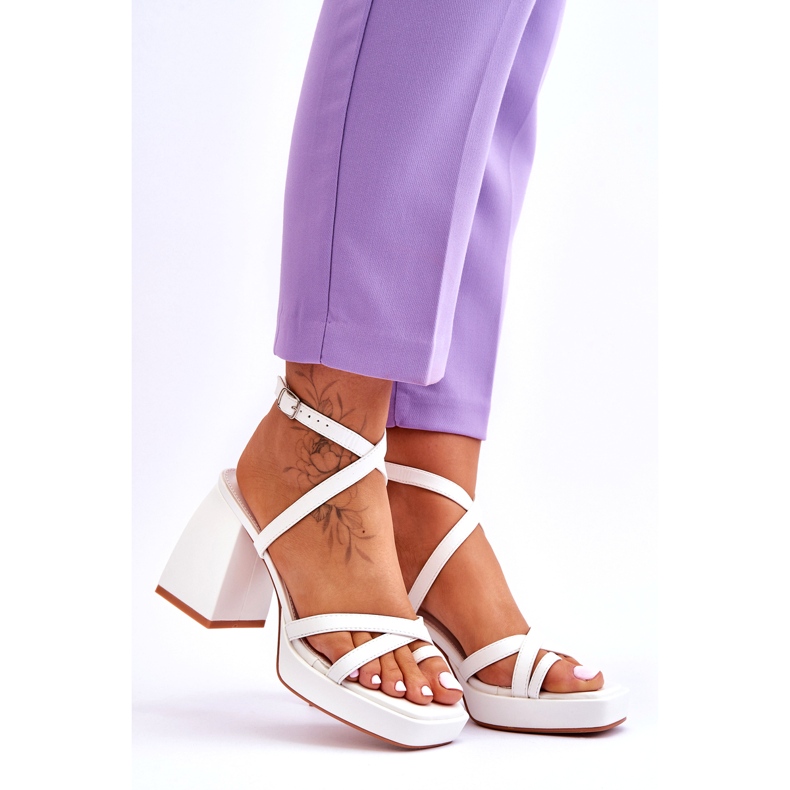 Muodikkaat White Secret Rose -korkokengät ja -sandaalit valkoinen 6