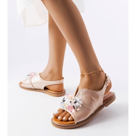 Vinceza Kultaiset sandaalit koristeltu Viinceza kristalleilla kultainen 1