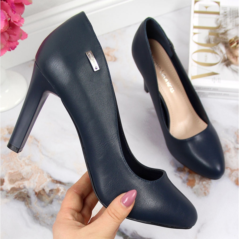 Sergio Leonen tummansiniset mattapumput pylväässä sininen 2