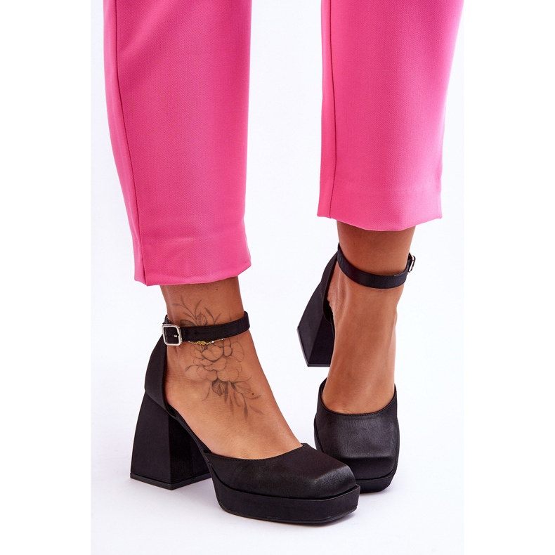 Muodikkaat pumput massiivisissa korkokengissä Black Sandia musta 2