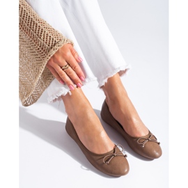 Naisten ruskeat ballerinat Shelovet-rusetilla 1