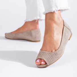 Naisten beigenväriset harjakattoiset balerinat Shelovet 1