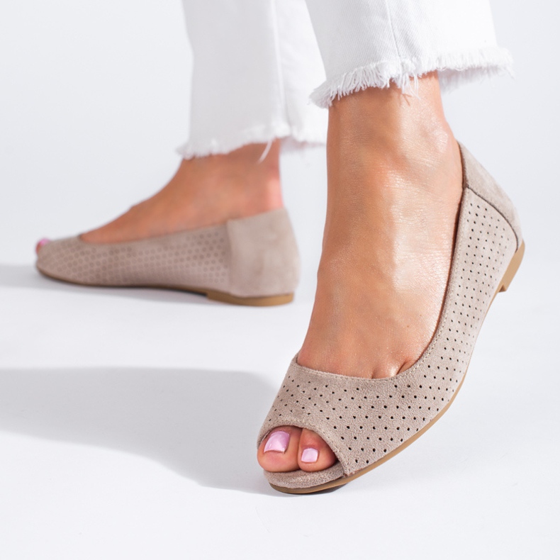 Naisten beigenväriset harjakattoiset balerinat Shelovet 1