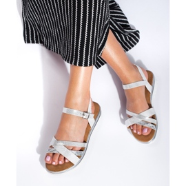 Mukavat Shelovet valkoiset ja hopeiset matalakiila sandaalit valkoinen 1