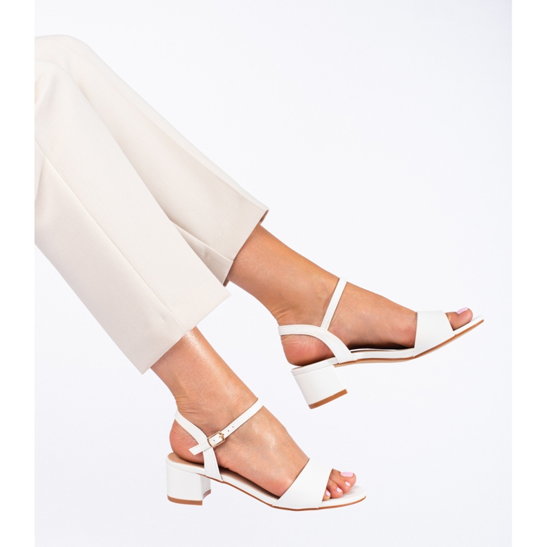 Naisten valkoiset sandaalit Shelovet-postissa valkoinen 1
