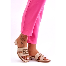 Naisten tyylikkäät beigenväriset varvastossut kullalla koristellulla 4