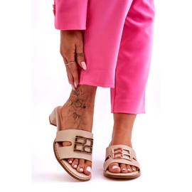 Naisten tyylikkäät beigenväriset varvastossut kullalla koristellulla 5