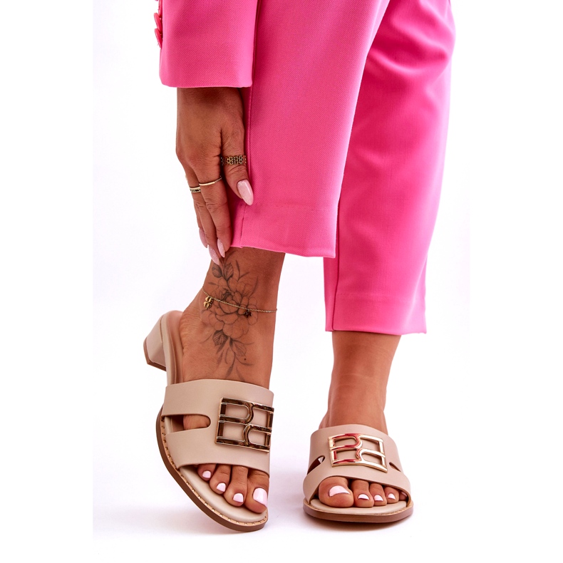 Naisten tyylikkäät beigenväriset varvastossut kullalla koristellulla 5