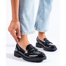 Naisten mustat lakatut kengät Shelovet 1