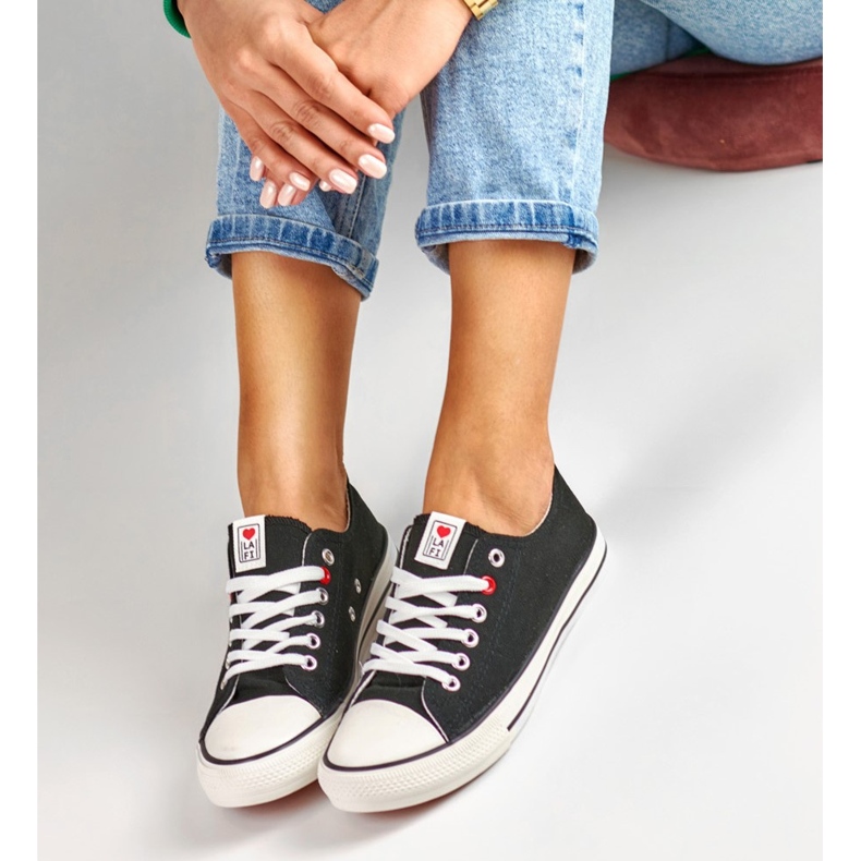 La.Fi mustat tennarit 2