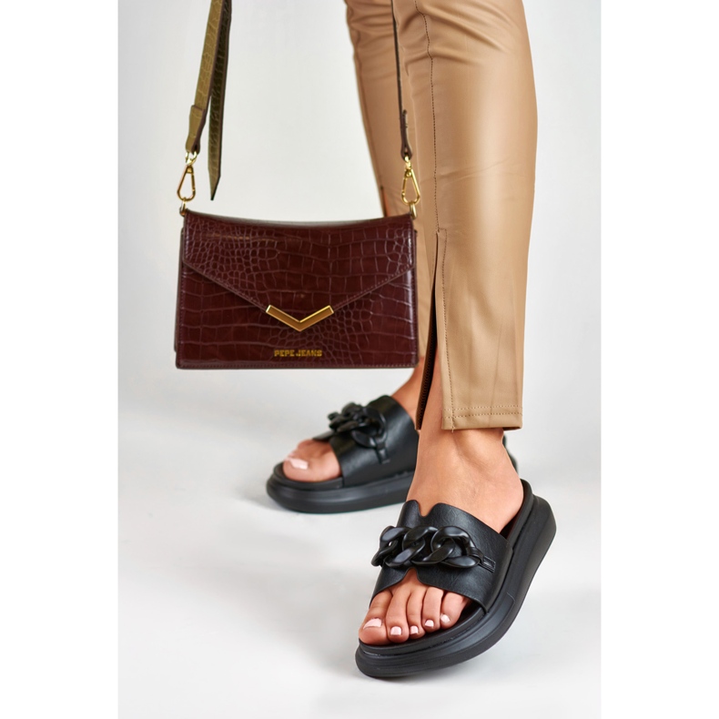 La.Fi Mustat varvastossut ketjulla 2