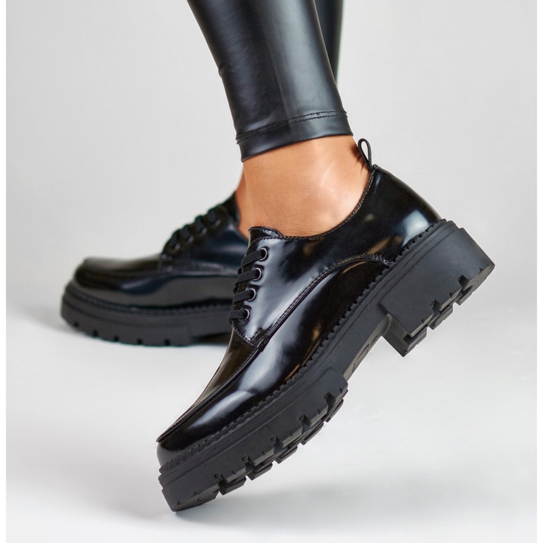 La.Fi Mustat lakatut nauhakengät 1