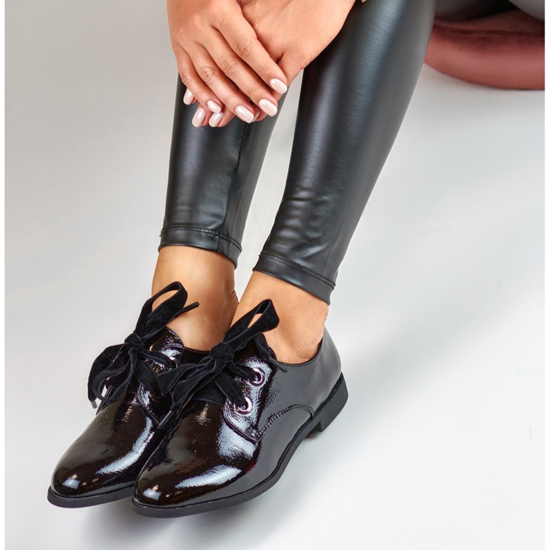 La.Fi Tyylikkäät lakatut kengät musta 1