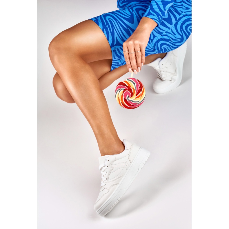 Emilin valkoiset klassiset lenkkarit valkoinen 2