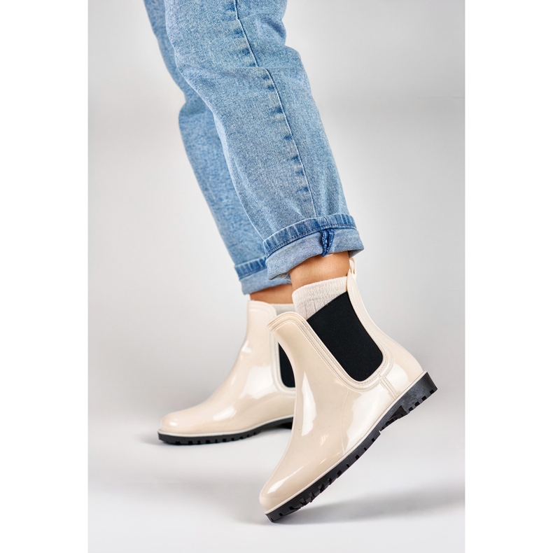 Klassiset beige-helpot naisille 2