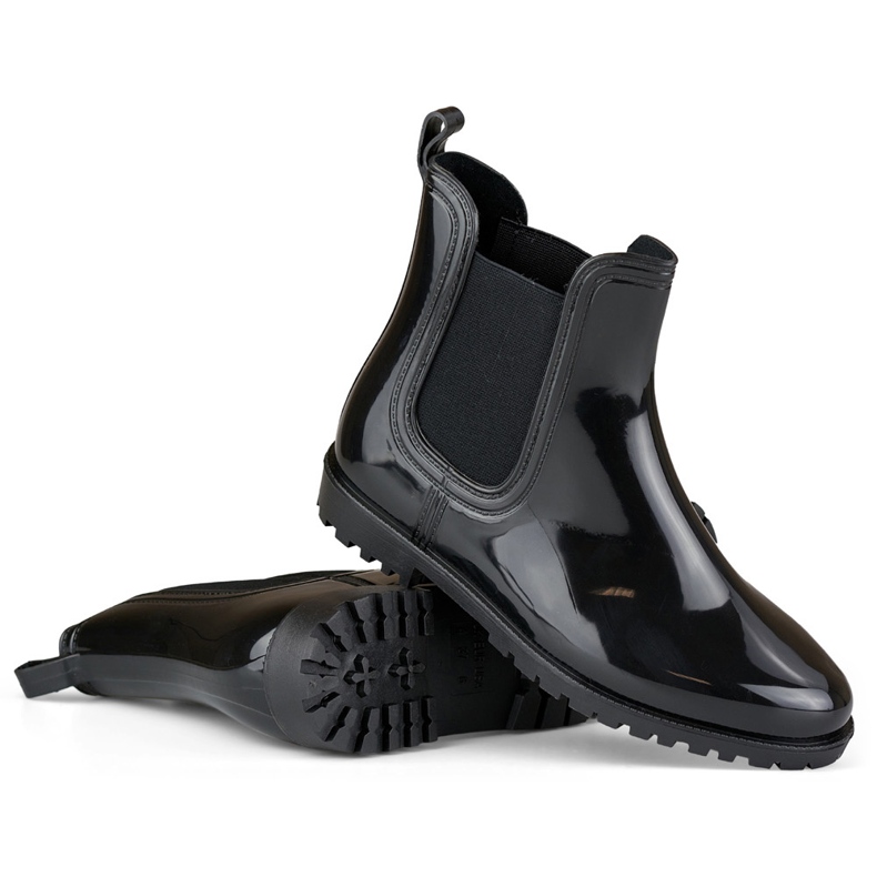 Klassiset mustat naisten kumpparit 1