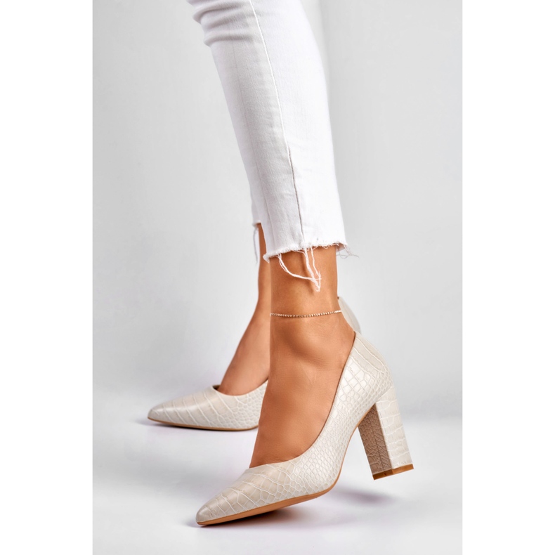 Kirkkaat pumput eko-nahasta valmistetussa tolpan päällä harmaa 2