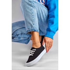 Naisten mustat tennarit 1