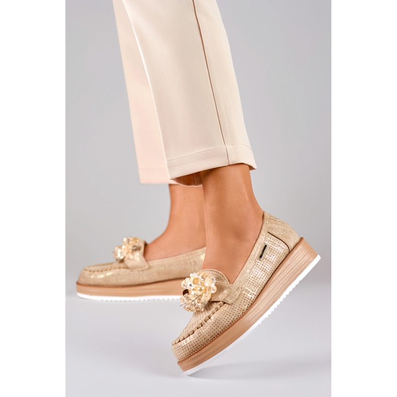 Harjakattoiset kengät alustalla koristeella beige 2