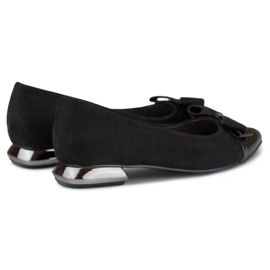 Pumput, joissa rusetti matalalla hopeanvärisellä kantapäällä musta 1