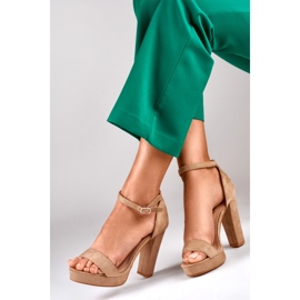 Beiget korkeat nilkkasandaalit 1