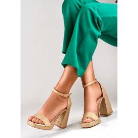 Kullanväriset kiiltävät sandaalit leveällä korkokenällä kultainen 1