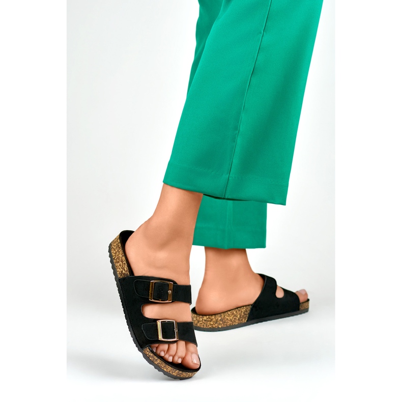 Mustat varvastossut korkkipohjassa 1