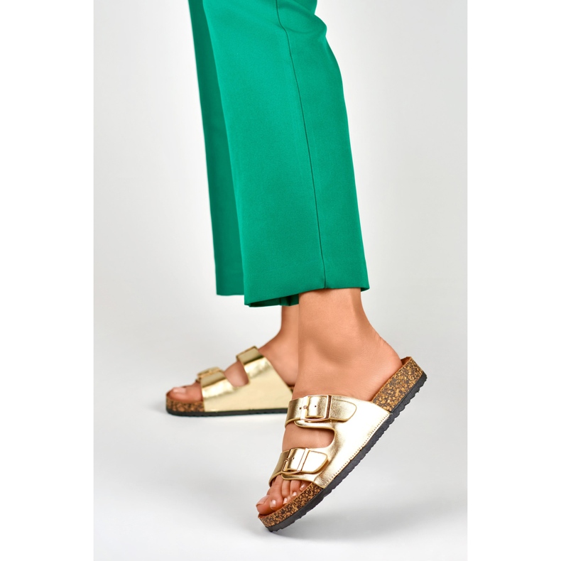 Kultaiset varvastossut korkkipohjassa kultainen 2