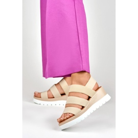 Beiget joustavat matalatasoiset sandaalit 2