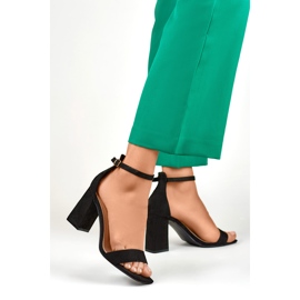 Mustat korkokengät sandaalit 1