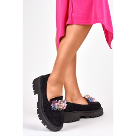 Mustat loaferit helmillä 1