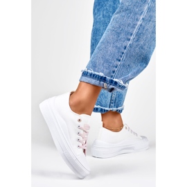 Naisten valkoiset tennarit alustalla valkoinen 1