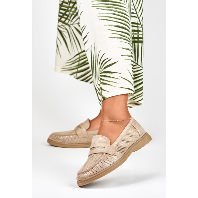 Naisten harjakattoiset kengät kullanvärisillä kiilloilla beige 2