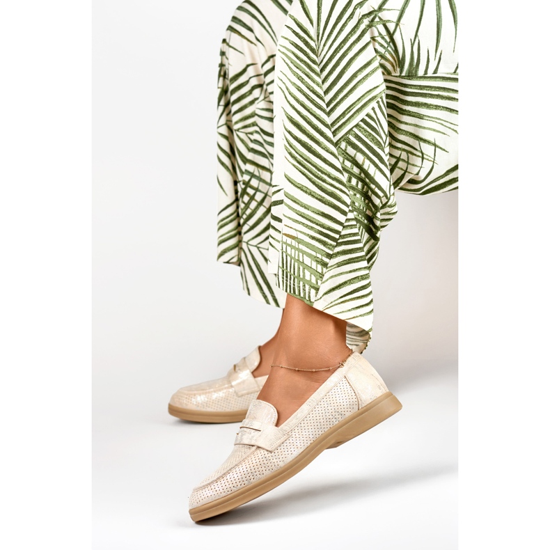 Naisten harjakattoiset kengät, joissa hopeanvärinen kiilto beige 1