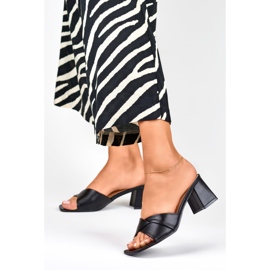 Naisten mustat tossut matalalla korolla 1