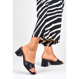 Naisten mustat tossut matalalla korolla 2