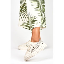 Naisten beigenväriset urheilukengät luonnonnahasta 1