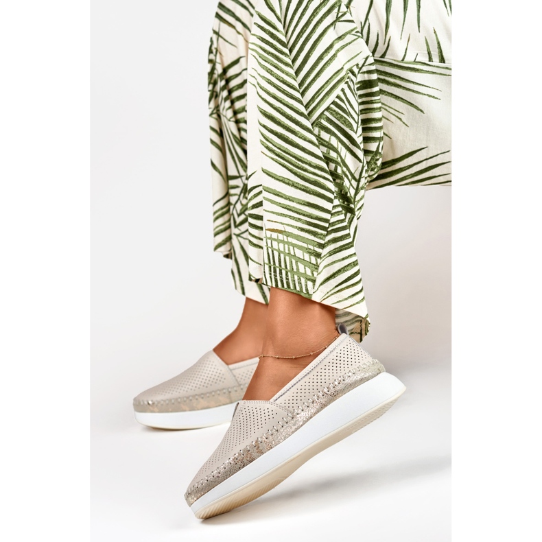 Naisten beigenväriset harjakattoiset nahkakengät 2