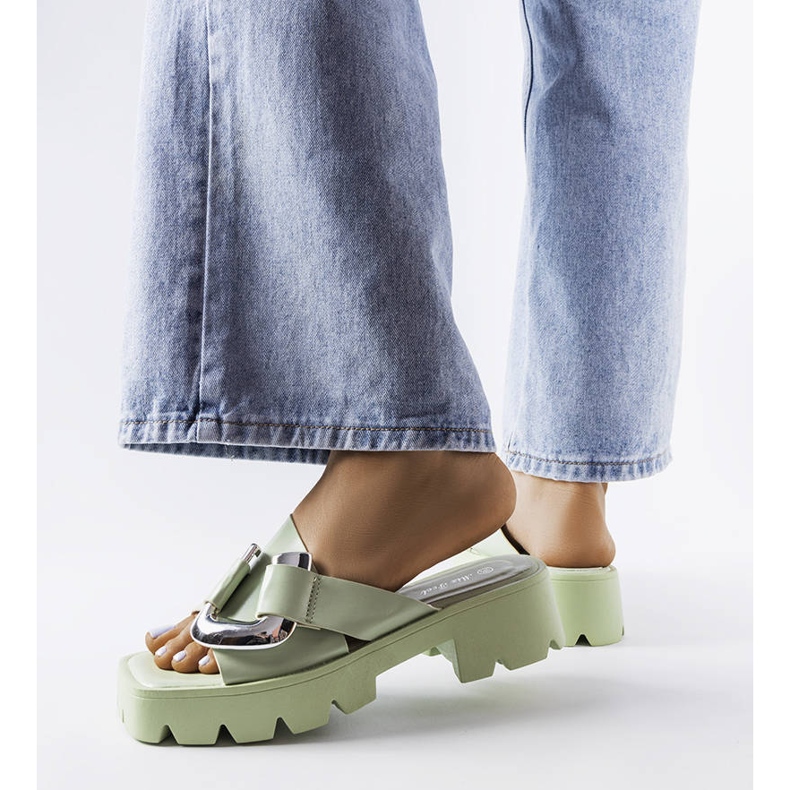 Carcerin vihreät liukumäet traktorin pohjassa 2