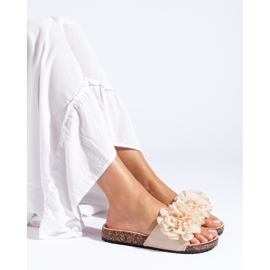 Shelovet beigenväriset korkkisandaalit kukilla 1