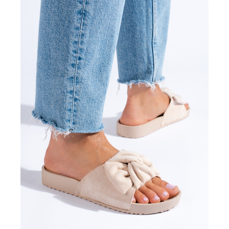 Shelovetin beigeniset mokkanahkatossut 1